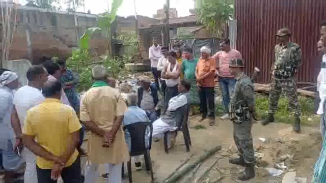 चांदन में वर्षों से विवाद चल रहे विवादित भूमि को सरकारी अमीन ने किया पैमाइश