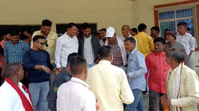 कड़ी सुरक्षा व्यवस्था के बीच चांदन में 14 पैक्स अध्यक्ष व 75 प्रबंध कार्यकारिणी सदस्य अभियर्थियों ने कराया नामांकन दाखिल