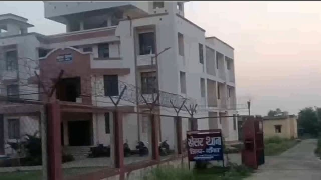 पुलिस में चार शराबी एवं एक शराब कारोबारी को 15 लीटर महुआ शराब के साथ किया गिरफ्तार