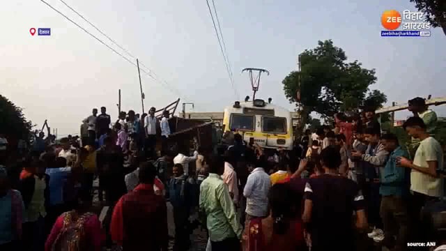 आप देख रहे हैं NM न्यूज़ शाहजहाँपुर उत्तर प्रदेश आपको आज के वीडियो में देखने को मिल रहा है ट्रेन की स्थिति के बारे म