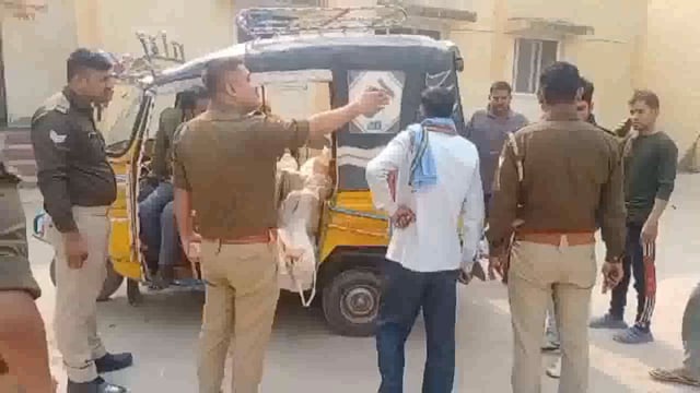 बाइक आपस में भिड़ी तेज गति ट्रैक्टर बाइक सवारों पर चढ़ा एक की मौत तीन घायल