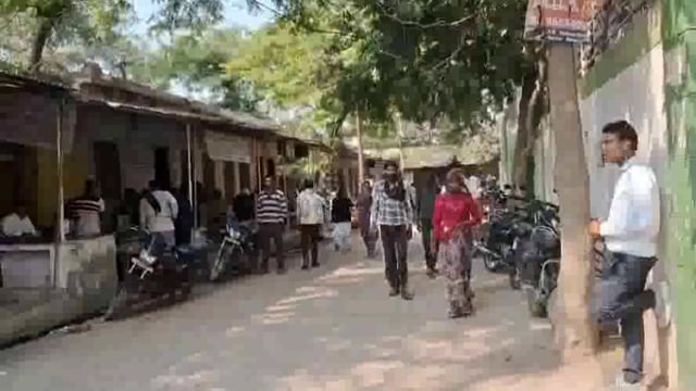 नई सेमरी निवासी एक महिला ने पति के प्रताड़ना के चलते परिवार को छोड़ा