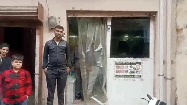 झोलाछाप डॉक्टर के यहां पड़ा स्वास्थ्य विभाग का छापा मचा हड़कम्म