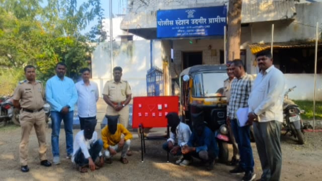 एसटी कॉलनी येथे झालेल्या घरफोडीतील चौघांना ग्रामीण पोलिसांनी ठोकल्या बेड्या