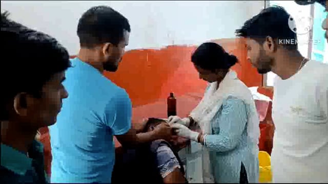 महौता बगीचा के समीप दो बाईकों की टक्कर में एक बाइक चालक गंभीर रूप से जख्मी।