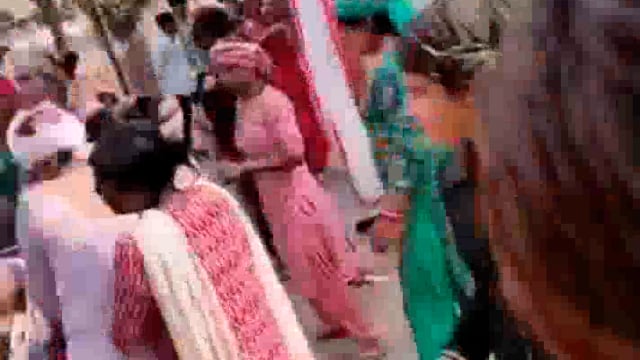 छाता के रहमान पाडा में बधाई मांगने के समय किन्नर में हुई जमकर मारपीट