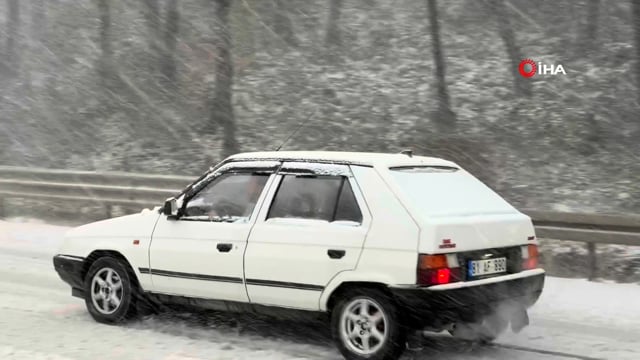 Bolu Dağı'nda beklenen kar başladı