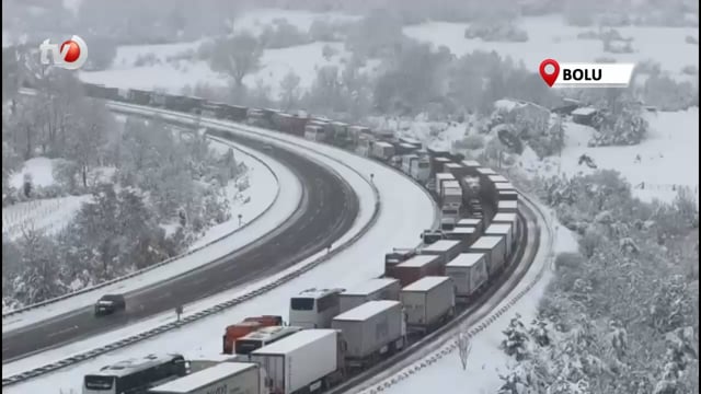 TEM'de Trafik Durdu, Maddi Hasarlı Kazalar Yüzünden Yol Tıkandı