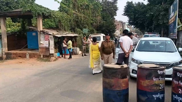 पुलिस ने विशेष वाहन जांच अभियान चलाकर बाइक चालकों से वसूला जुर्माना