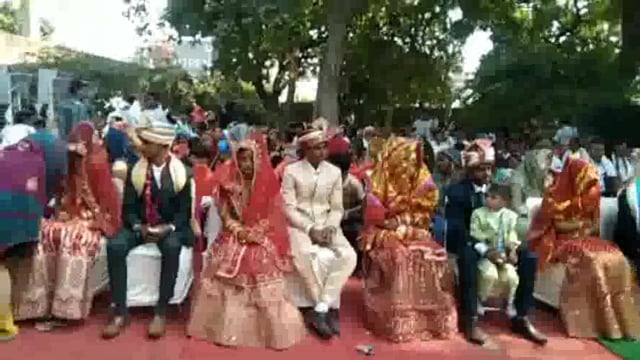 डॉक्टर अंबेडकर सामाजिक अधिकार मंच ने बुद्धिस्ट रीति रिवाज से आठ जोड़ों का सामूहिक विवाह सम्मेलन कराया संपन्न