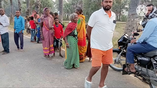 सड़क दुर्घटना में मोटरसाइकिल सवार दो युवा गंभीर रूप से जख्मी, एक को किया गया रेफर