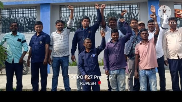 प्रखंड के बिजली कर्मियों के द्वारा मनाया जा रहा काला सप्ताह