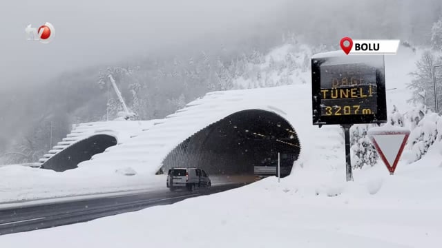 Bolu Dağı Tüneli Geçişinde Kar Yağışı Etkili Oluyor