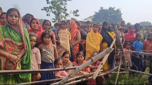 पत्ता तोड़ने के दौरान पेड़ से गिरकर एक व्यक्ती की मौंत 