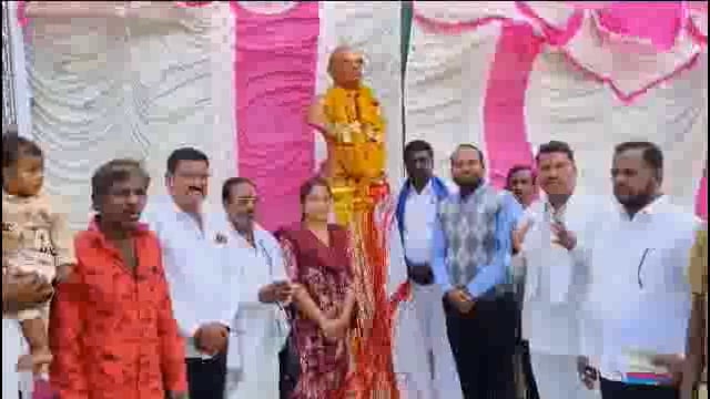 डॉ बाबासाहेब आंबेडकर पुतळा येथे संविधान दिन साजरा