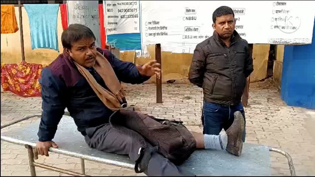 बुच्ची मोड़ के समीप बाइक अनियंत्रित होकर पलटने से एक मतदान कर्मी हुआ जख्मी भागलपुर रेफर।