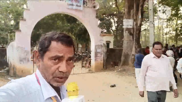 पैक्स चुनाव को लेकर इंटर विद्यालय रजौली में चल रहे मतगणना के दौरान बाहर में समर्थको की भीड़,अंदर चल रही मतगणना 