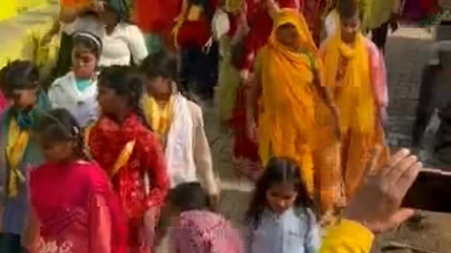 जब मानमंदिर बरसाना से आरहेरा  पहुंची बारात: श्री कृष्णा विग्रह के साथ वैवाहिक बंधन में बंधी रुक्मणी