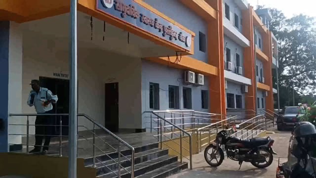 हार्ट अटैक से वर्ग कक्ष में शिक्षक की हुई मौत, परिजनों में मचा कोहराम