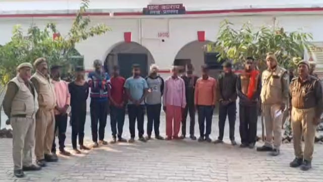 सड़क पर चढ़ा शुरूर तो जेल जाओगे जरूर11 व्यक्तियों को सार्वजनिक स्थानों पर नशा करने पर  थाना बाघराय पुलिस ने की कार्यवाही