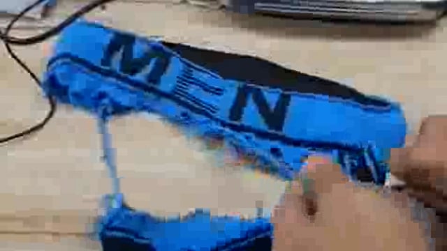 Delhi ke antrashtriy Hawai adde per customer adhikariyon ne ek Yatri ke pass karodon Ka Sona baramad Kiya Gaya Yatri ne apni underwear Mein Sona chhupaye Hue tha