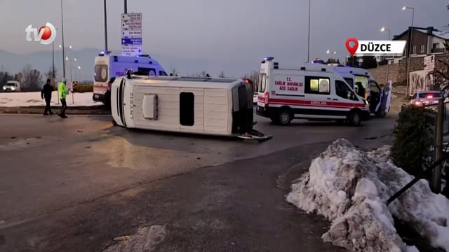 Servis Minibüsü Devrildi 7 Kişi Yaralandı