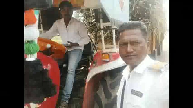 आटपाडी पोलिसांकडून ऊस वाहतूकदारांमध्ये जनजागृती