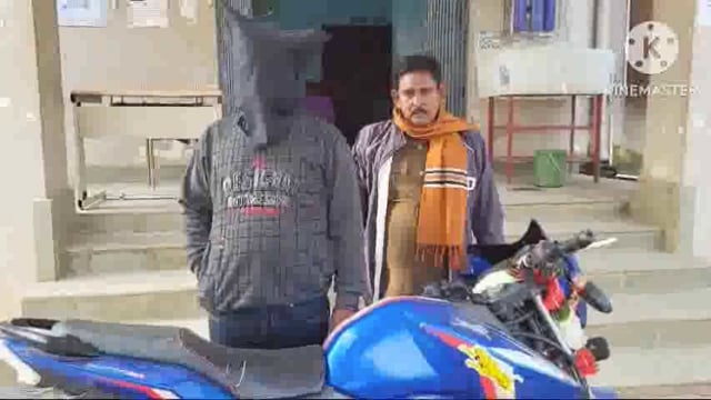 अमरपुर पुलिस ने सादपुर गांव से चोरी की बाइक के साथ एक युवक को किया गिरफ्तार।