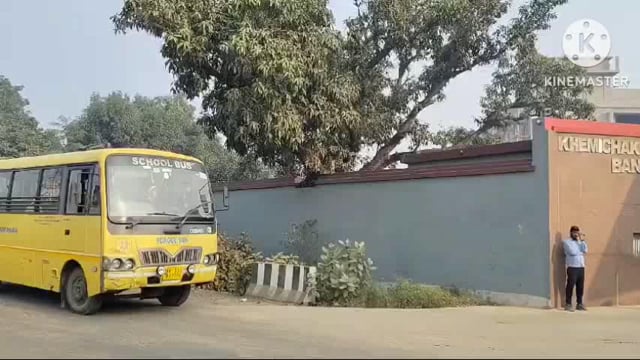 कैंसर पीड़ित अभिभावक के बच्चे को बी डी एकेडमी स्कूल ने लिया गोद ।12वीं तक की पढ़ाई निशुल्क करने का लिया निर्णय।