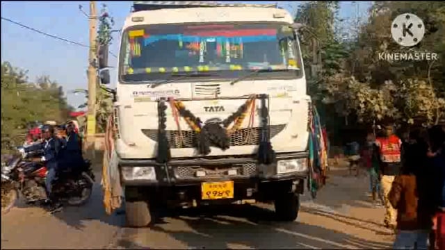 बांका जिला के अमरपुर थाना अंतर्गत मादाचक गांव में हाईवा ने एक 21 वर्षीय युवक को कुचला।स्थिति गंभीर।