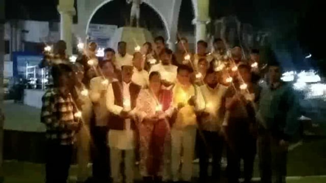 संभल की घटना को लेकर कांग्रेसियों ने निकाला कैंडल मार्च पीड़ितों के लिए न्याय की  मांग