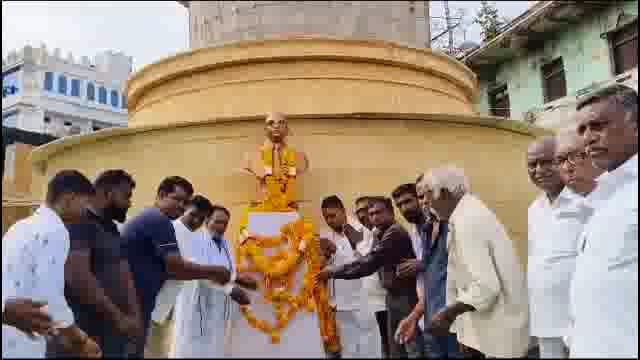 उदगिरात डॉ बाबासाहेब आंबेडकर पुतळा येथे महापरिनिर्वाण दिन साजरा