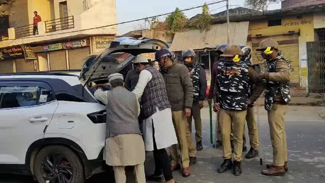 ब्रेकिंग,,
अम्बेडकरनगर - बाबरी मस्जिद विध्वंश की 32 वीं बरसी आज,पुलिस की चप्पे चप्पे पर नजर
पुलिस ने चलाया सघन चेकिंग अभियान और किया पैदल गश्त