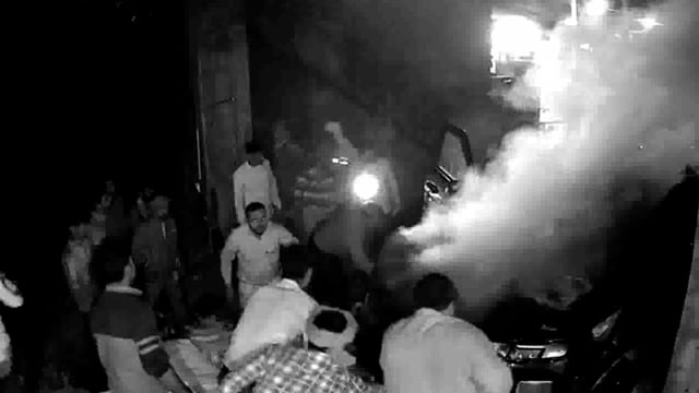 कुमा में घर के बाहर खड़ी हुंडई कार में लगी थी अचानक आग गाड़ी देखने जाने के चक्कर में ससुराल पक्षके दो लोगो ने गंवाई जान