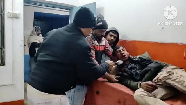 जेठौर पुल के समीप बाइक सवार युवक पर हमला कर अपराधियों ने बाइक छीन हुआ फरार।