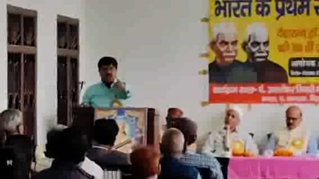 पूर्वा सांस्कृतिक मंच के संस्थापक महासचिव सुभाष झा ने सभी राजनीतिक दलों को घेरते हुए कहा कि आप किसी भी नेता के लिए 