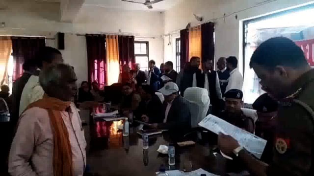 70 साल का बुजुर्ग भूमि पर कब्जा पाने के लिए काट रहा 22 साल से अधिकारियों के चक्कर।