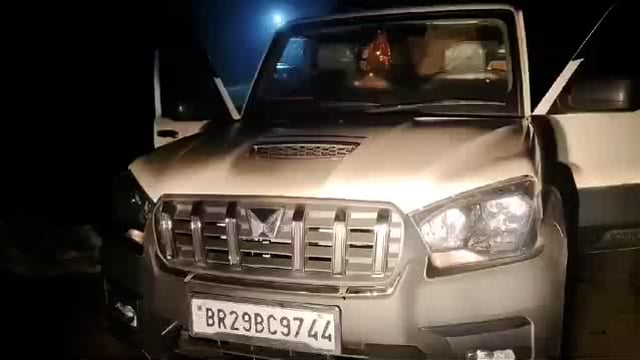 उत्पाद अधीक्षक अमृतेश कुमार के नेतृत्व में उत्पाद पुलिस ने एक स्कॉर्पियो से 862 लीटर शराब के साथ एक तस्कर गिरफ्तार 