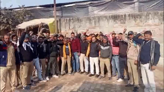 ई- बस चालकों ने एक बार फिर की काम बंद हड़ताल, कंपनी के अधिकारियों द्वारा नहीं मानी जा रही बस चालकों की मांगे।