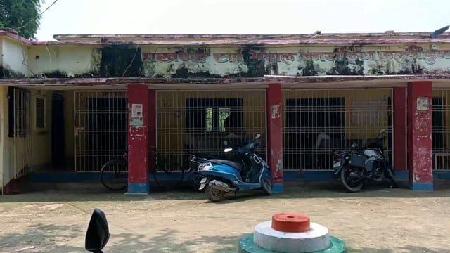 DMके निर्देश पर प्रखंड कार्यालय भवन निर्माण को लेकर सहायकअभियंता ने जनप्रतिनिधियों की उपस्थिति में भूमि का किया निरीक्षण