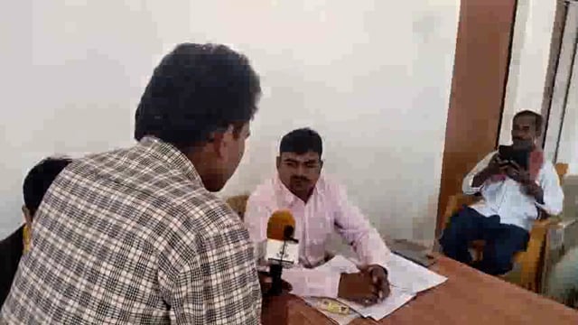 सिगहा चंदा में इंचार्ज प्रधानाध्यापक बलवंत सिंह ने अभिभावकों के साथ की बैठक।