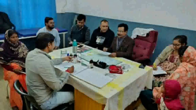 समुदायिक स्वास्थ्य केंद्र चांदन अस्पताल टीम द्वारा दो दिन में विभिन्न स्थानों पर शिविर लगाकर 300 लोगों का लिया फाइलेरिया