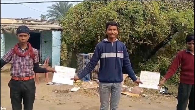 विश्व मानवाधिकार दिवस के अवसर पर वि0के बच्चों ने बनाई मानव श्रृंखला, हिंदुओं पर हो रहे अत्याचार के खिलाफ किया प्रदर्शन 