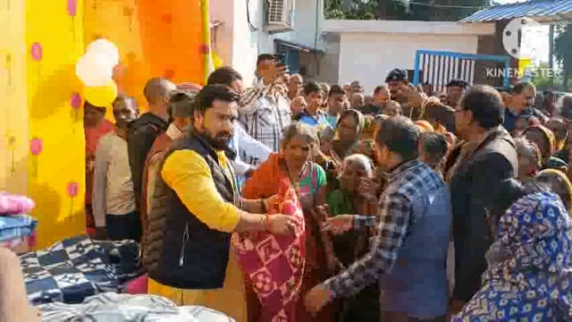 सलेमपुर गांव में 500 गरीब एवं असहाय लोगों के बीच किया गया कंबल का वितरण।