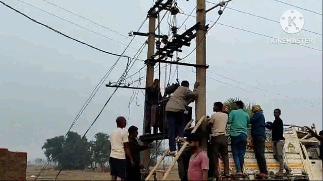 सिरदला प्रखंड के कदुआ में लगाया गया नया ट्रांसफार्मर ग्रामीणों में खुशी