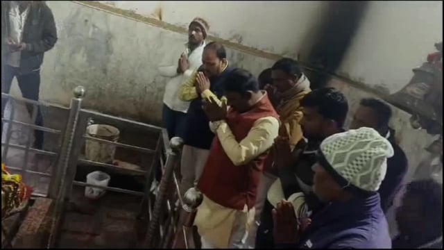 श्री श्री 108 पहाड़ नाथ बाबा शिव मंदिर में माथा टेका विधायक मनोज यादव,और अष्टयाम हरि कीर्तन में शामिल होकर किया प्रसाद 