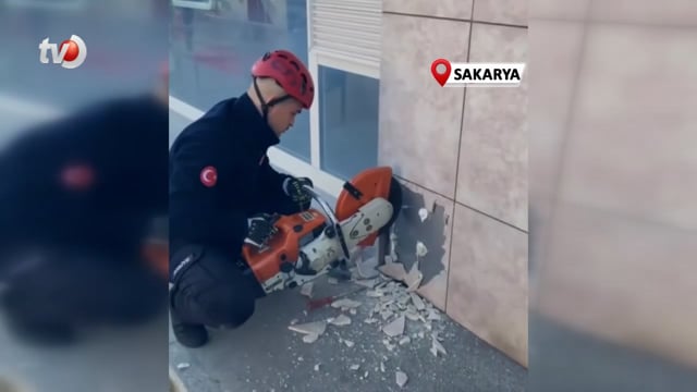 Beton Duvar Arasında Sıkışan Yavru Kediyi İtfaiye Kurtardı