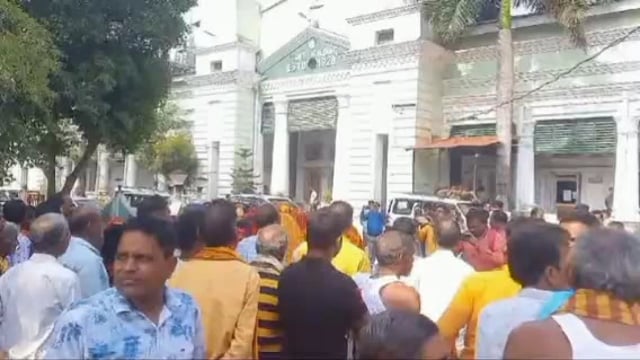 ଜିଲ୍ଲାପ୍ରଶାସନର ଦ୍ୱାରାସ୍ତ ହେଲେ ବାଟ ମଙ୍ଗଳା ପ୍ରତିଷ୍ଠା କରିବାପାଇଁ ଅଣ୍ଟାଭିଡିଥିବା ଝାଡ଼ବନ୍ଧ ଗ୍ରାମବାସୀ । 