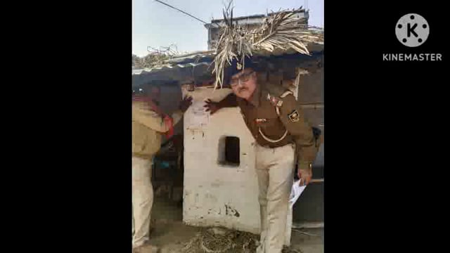 अमरपुर थाना के विभिन्न कांडों में फरार 6 अभियुक्तों के घर पुलिस ने चिपकाया इश्तहार।