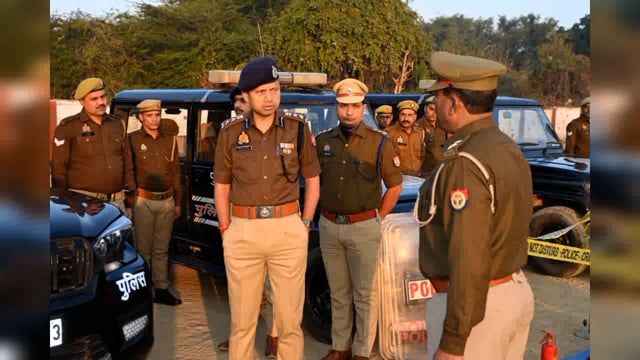 वरिष्ठ पुलिस अधीक्षक द्वारा परेड का निरीक्षण किया गया दिए गए दिशा निर्देश